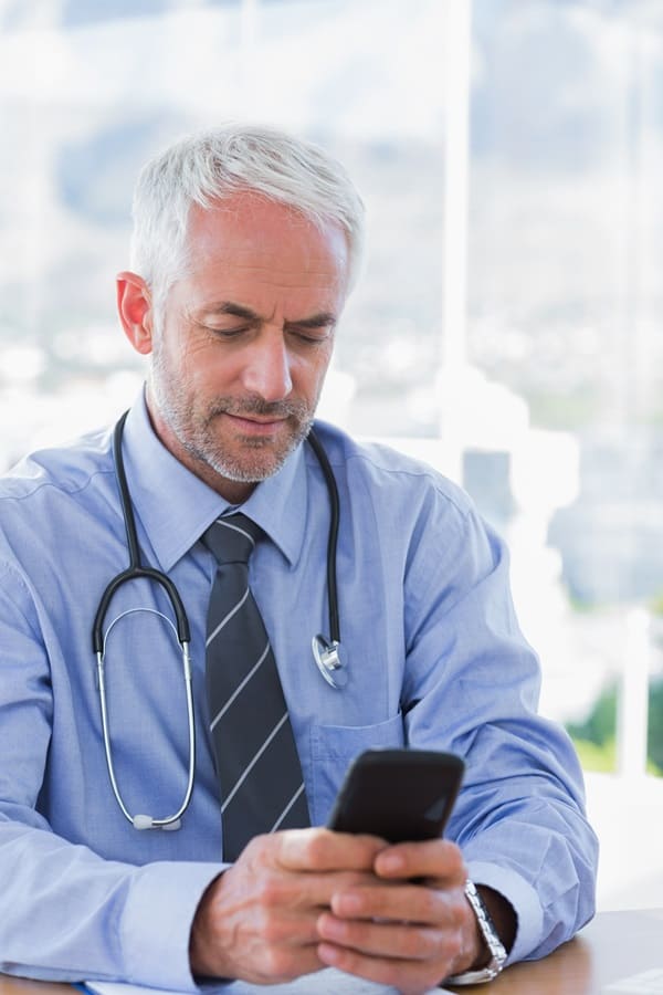 WhatsApp para tratamientos de cáncer urológico en Bogotá